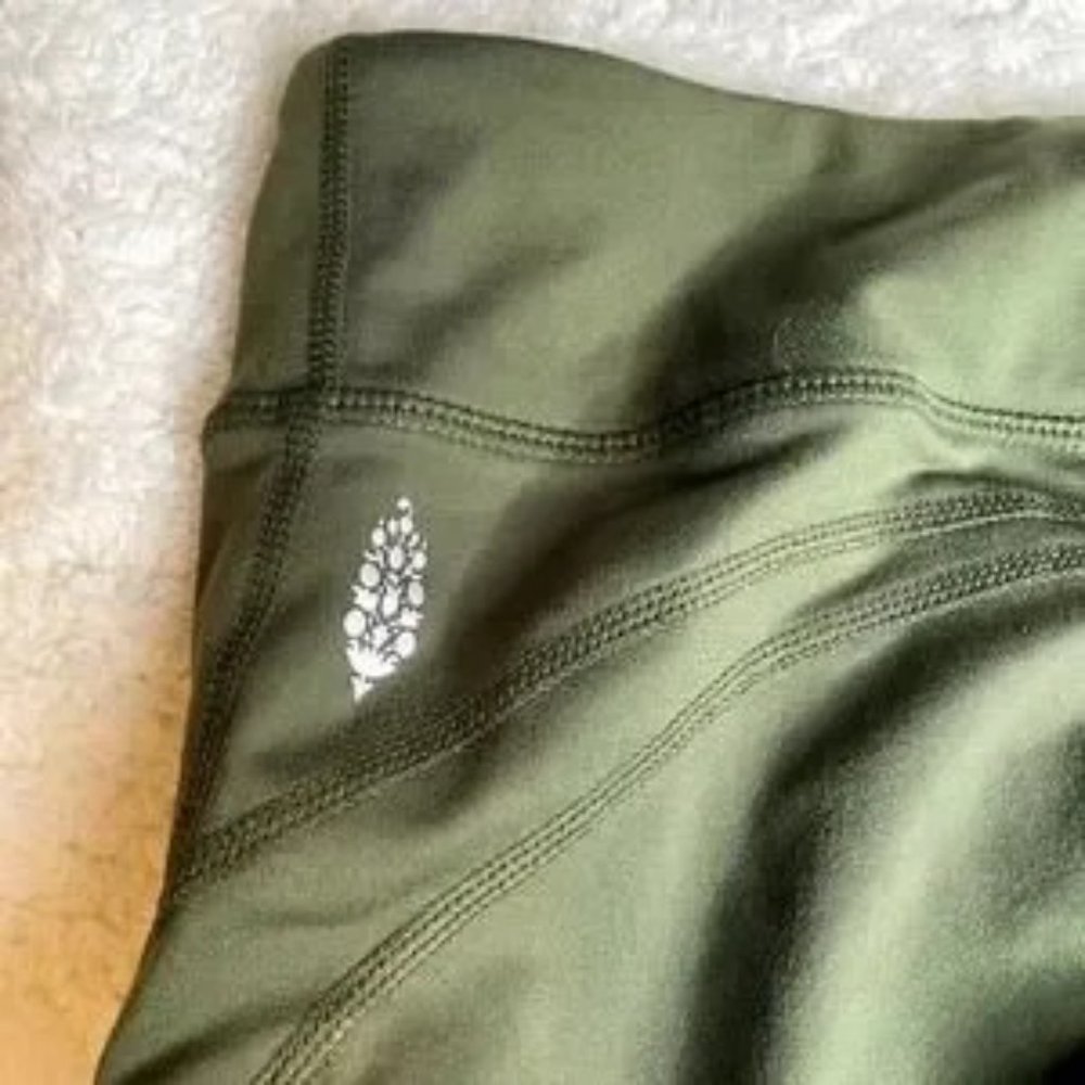 FREE PEOPLE MOVEMENT Biker Baby Green Biker Shorts High Rise Small S Olive - Picture 4 of 7